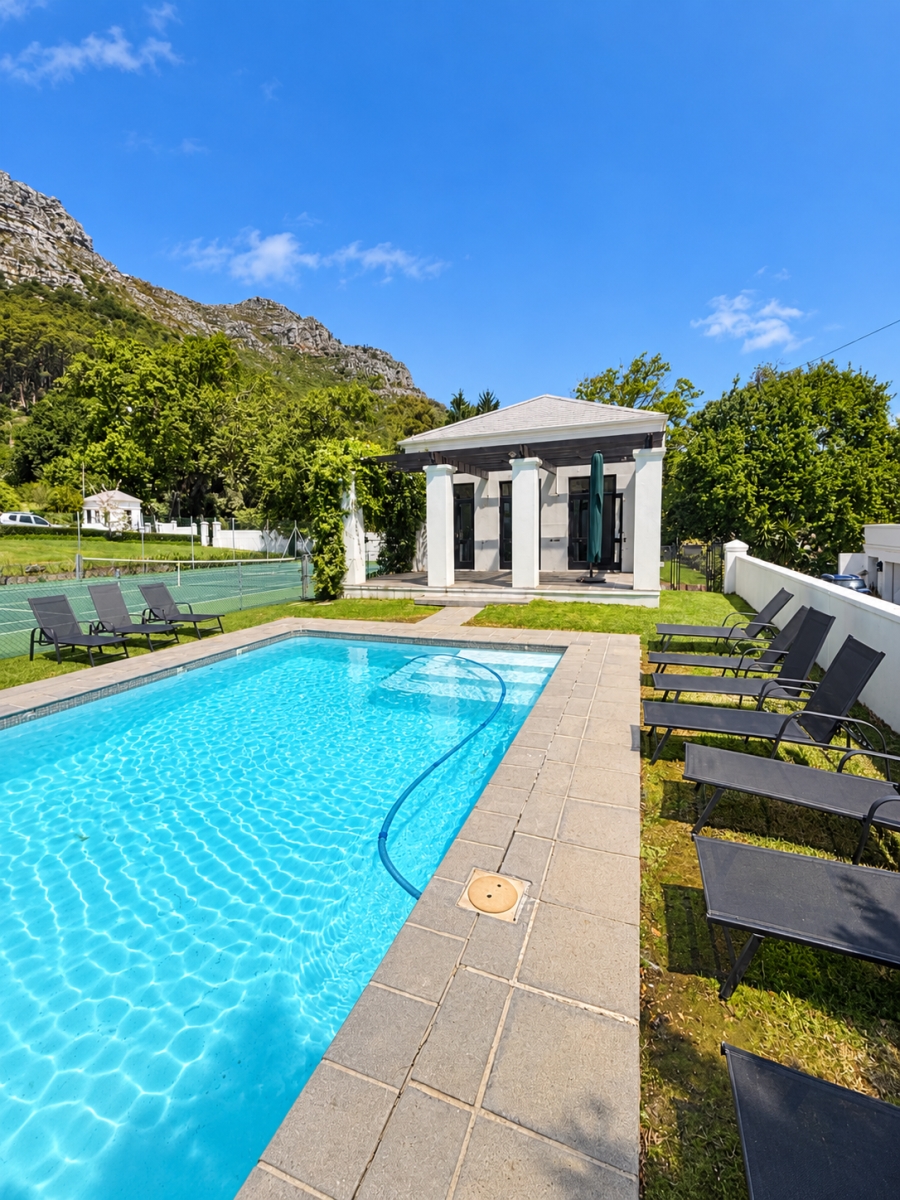 5 Bedroom Property for Sale in North Oaks Western Cape
